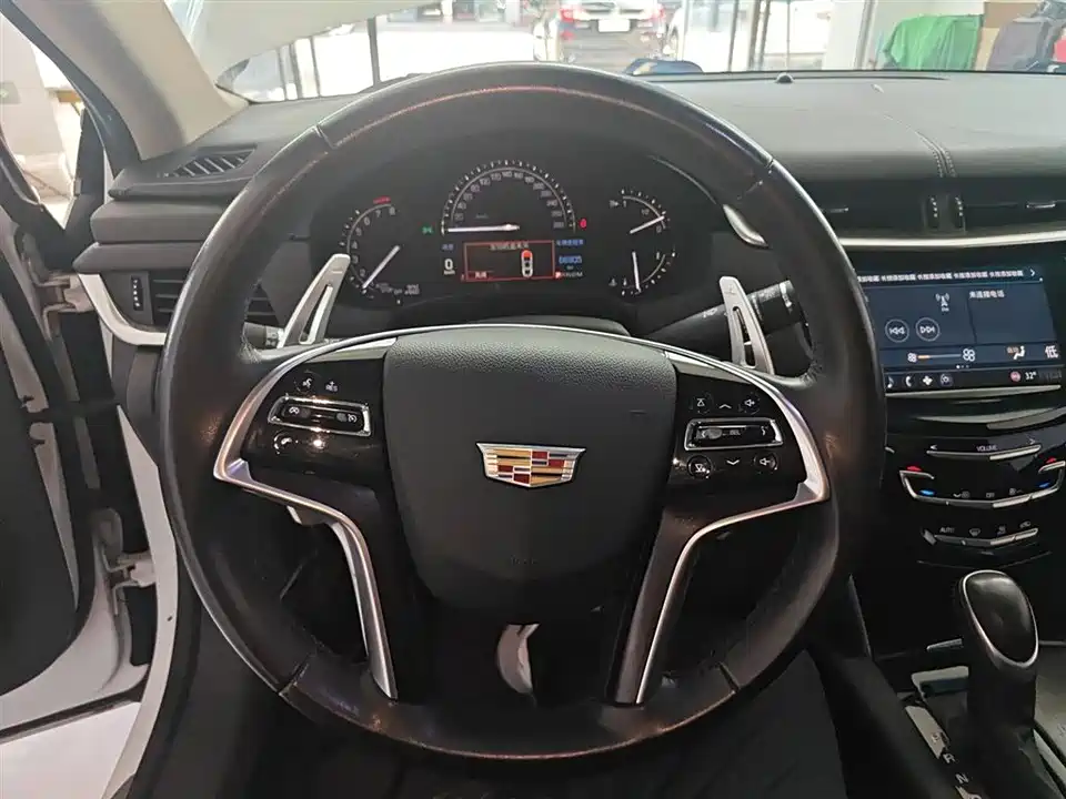 Cadillac XTS