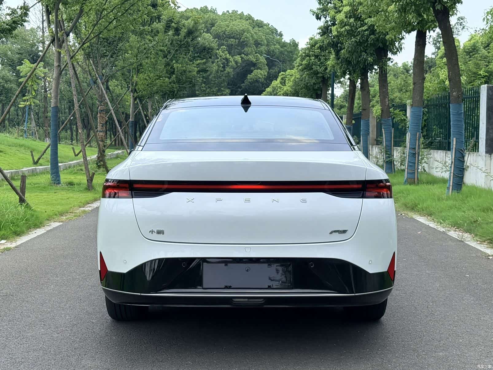 Xpeng P5, 2022 все фото