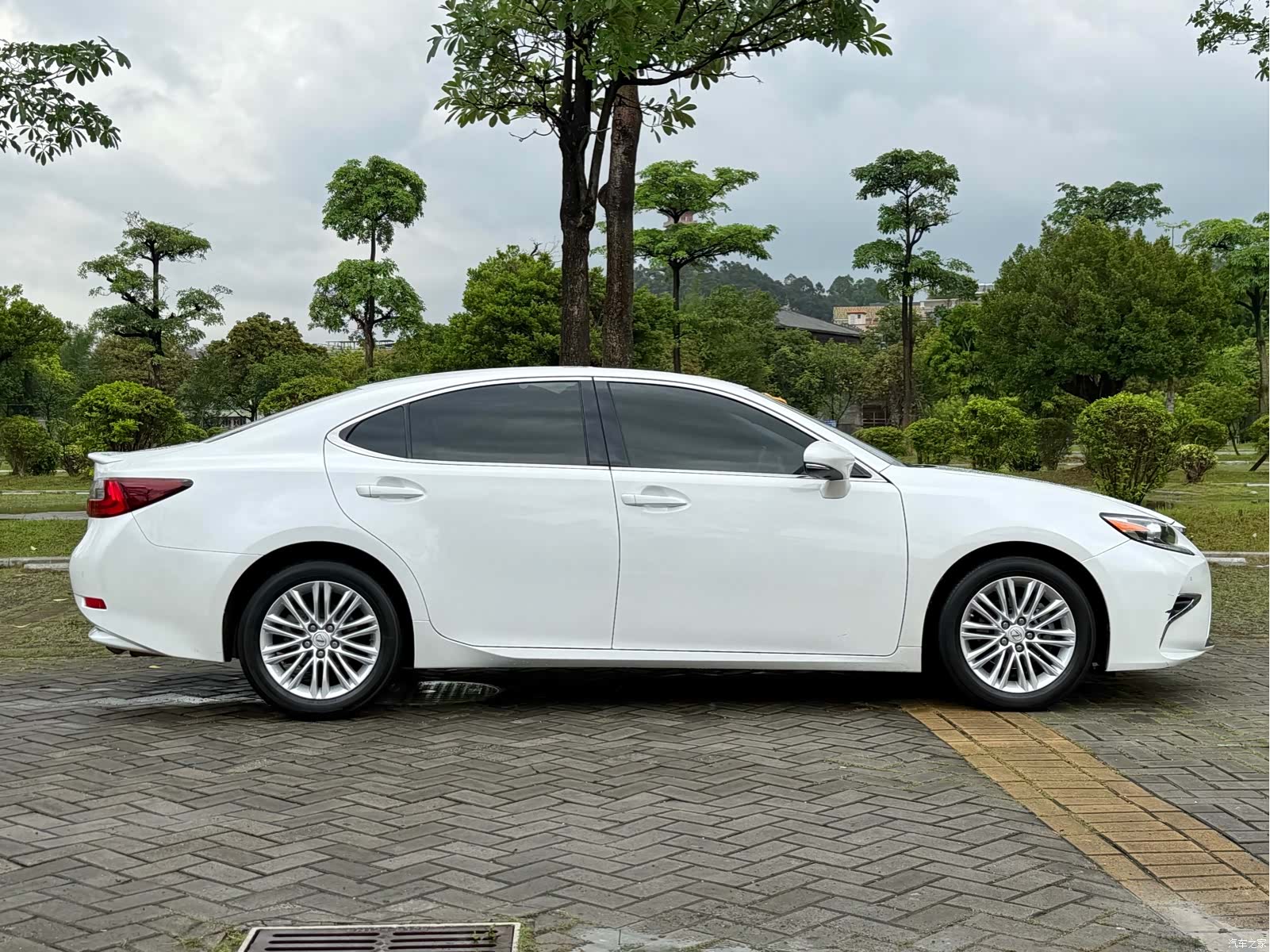 Lexus ES, 2017 15