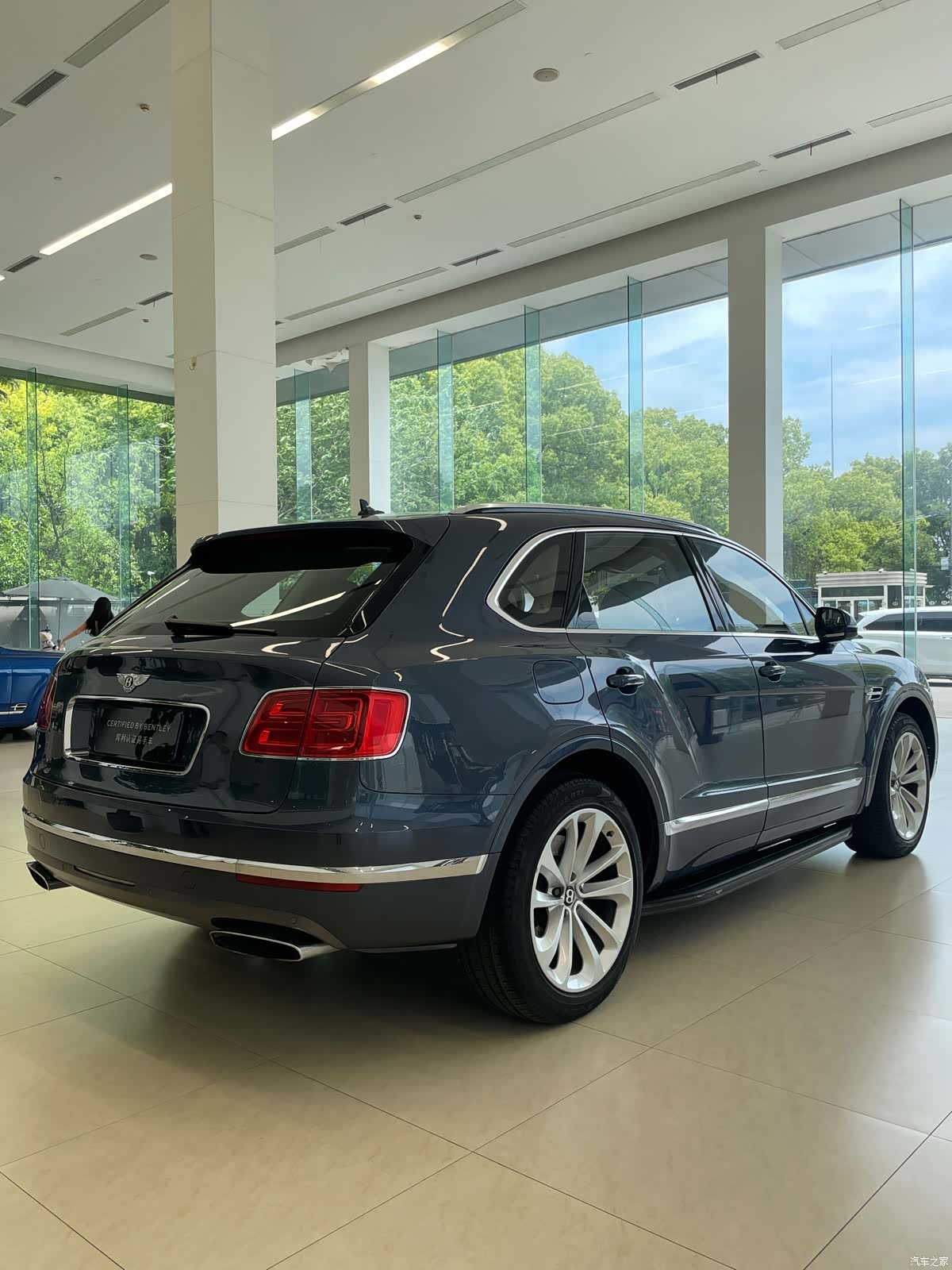Bentley Bentayga, 2017 6