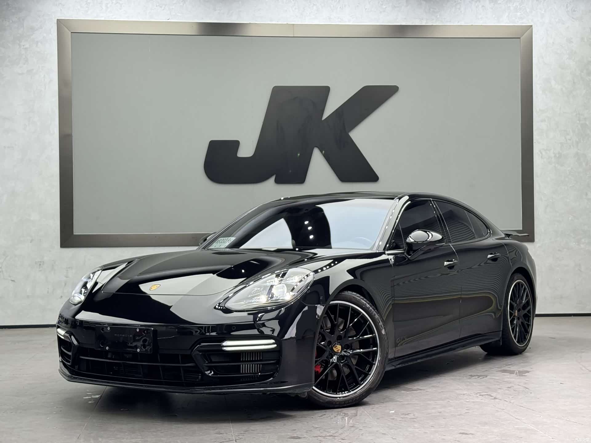 Porsche Panamera, 2023 1