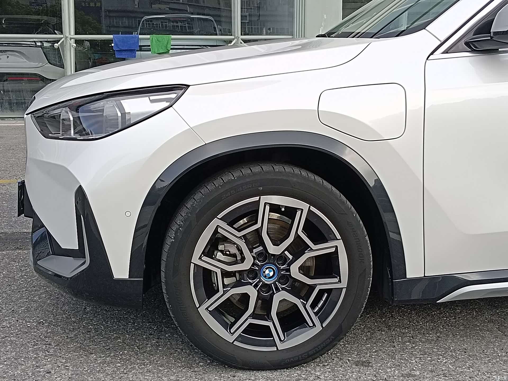 BMW iX1, 2023 4