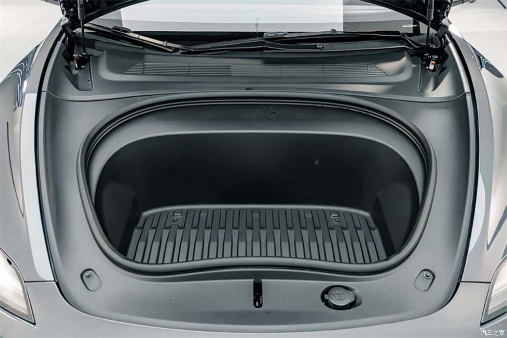 Tesla Model 3, 2024 23