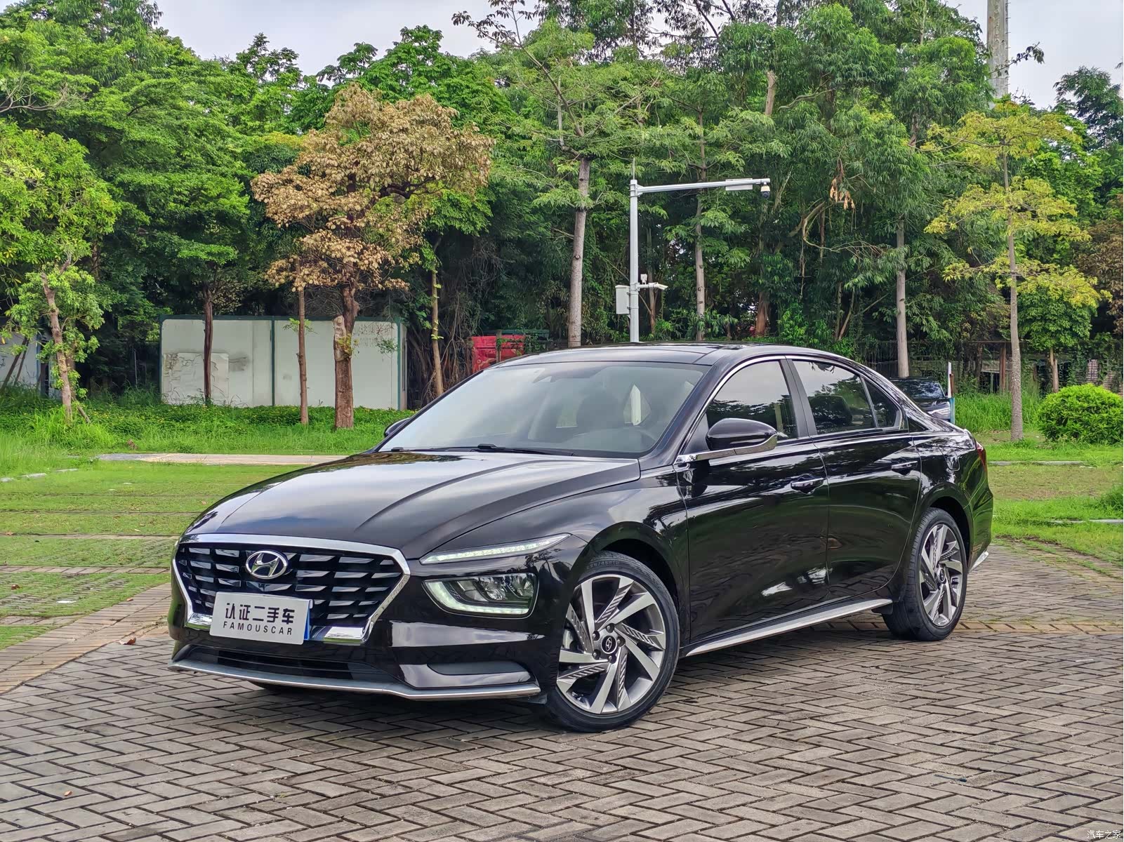 Hyundai LUX