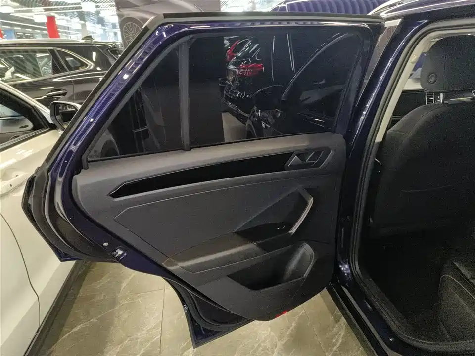 Volkswagen T-ROC exploring Songs