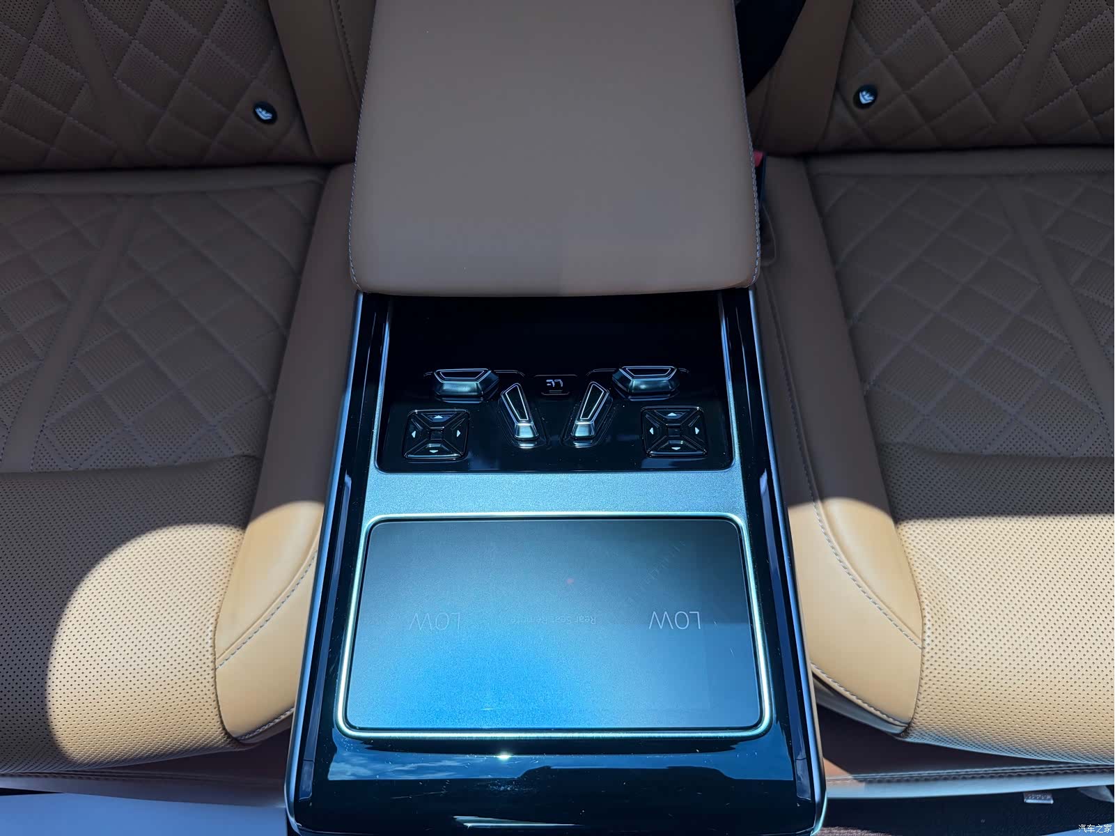 Audi A8L, 2023 21