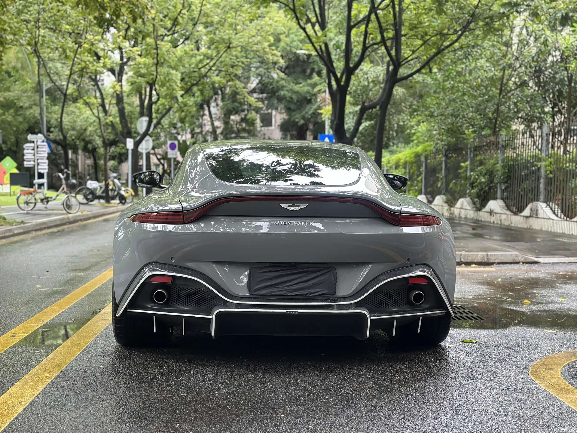 Aston Martin Vantage, 2020 3