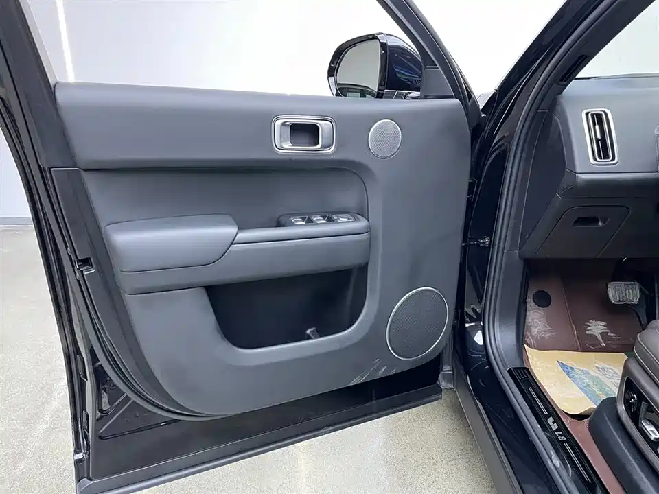 Li Auto Ideal L8