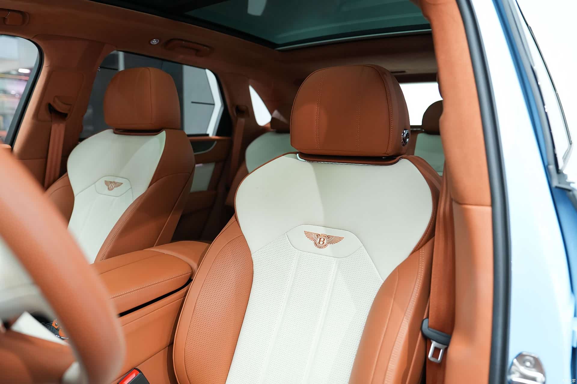 Bentley Bentayga, 2024 34