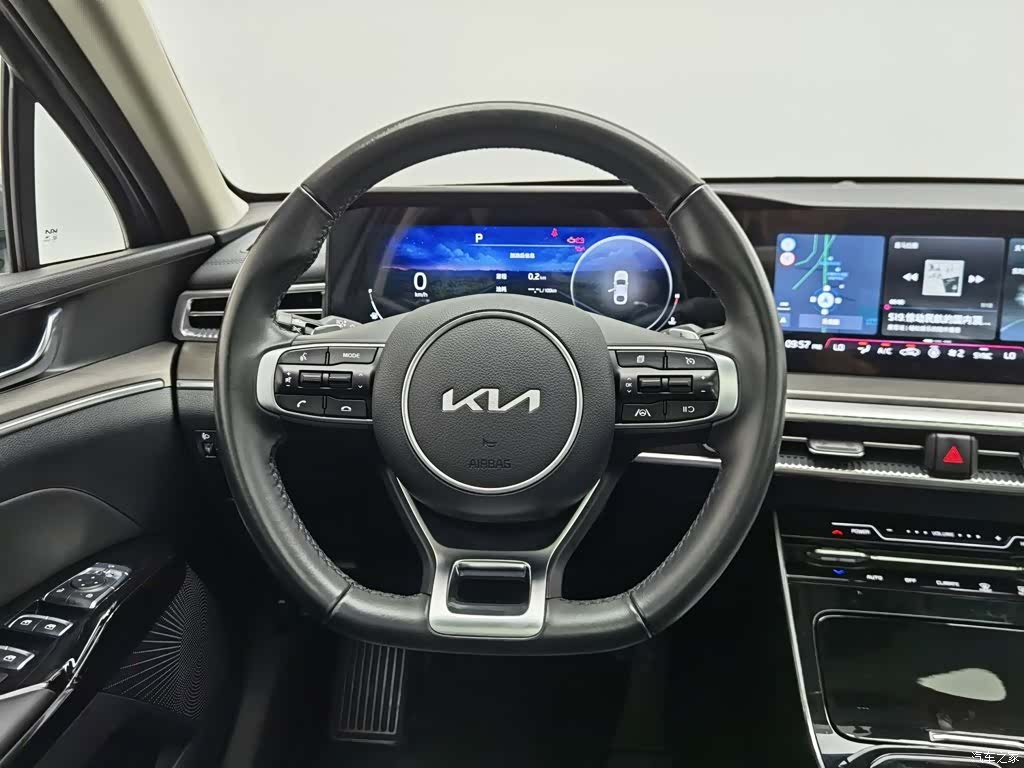 Kia K5, 2022 11