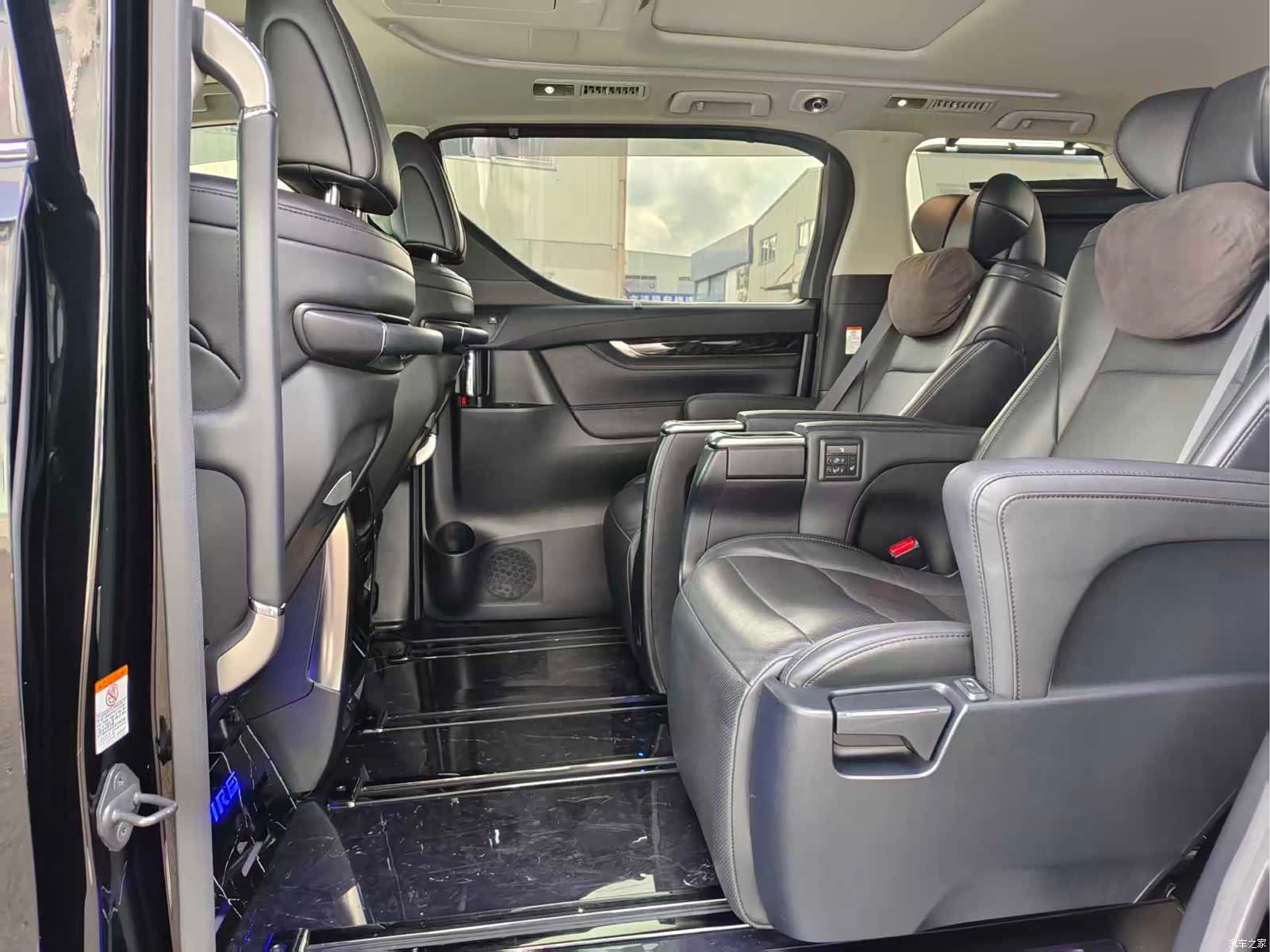 Toyota Vellfire, 2020 6