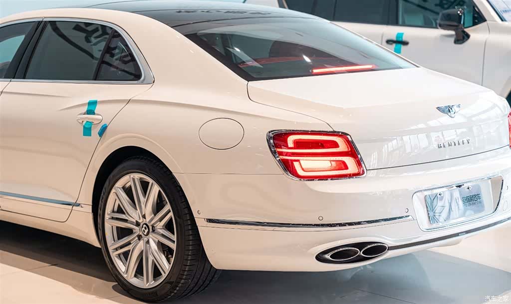 Bentley Flying Spur, 2024 17