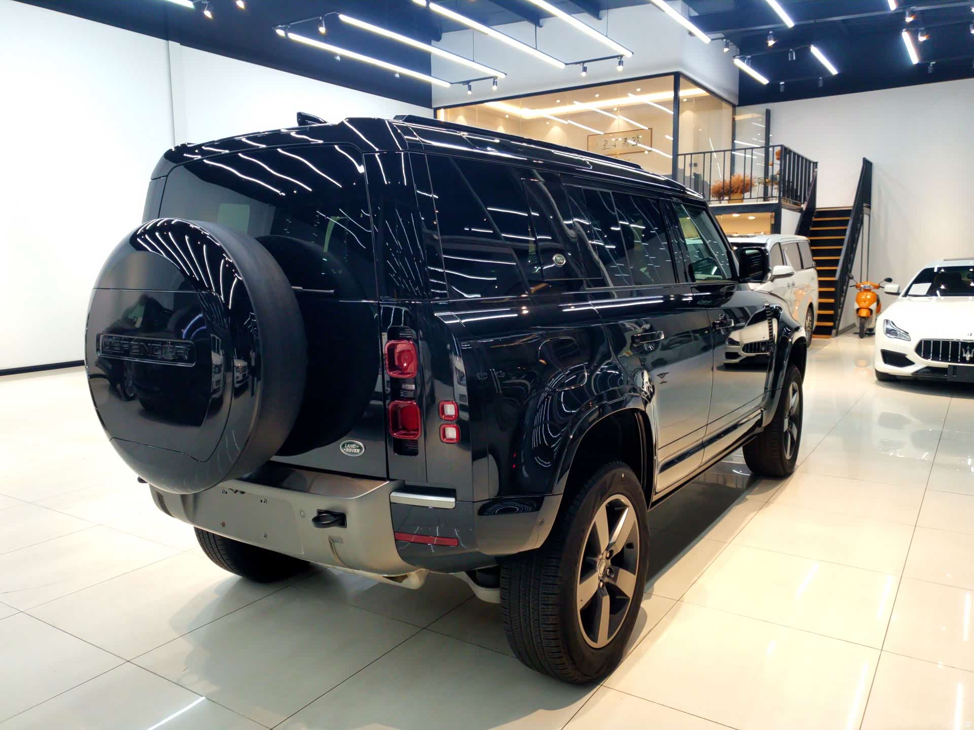 Land Rover Defender, 2023 6