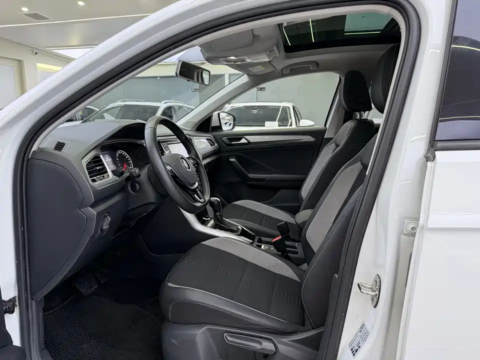 Volkswagen T-ROC exploring Songs