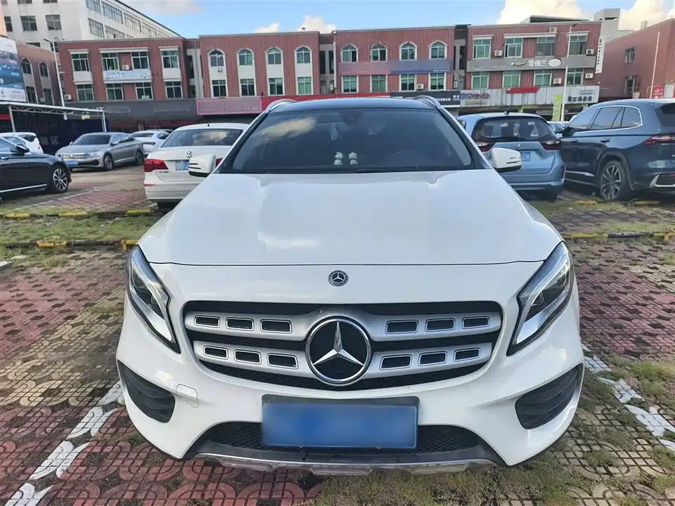 Mercedes-Benz GLA