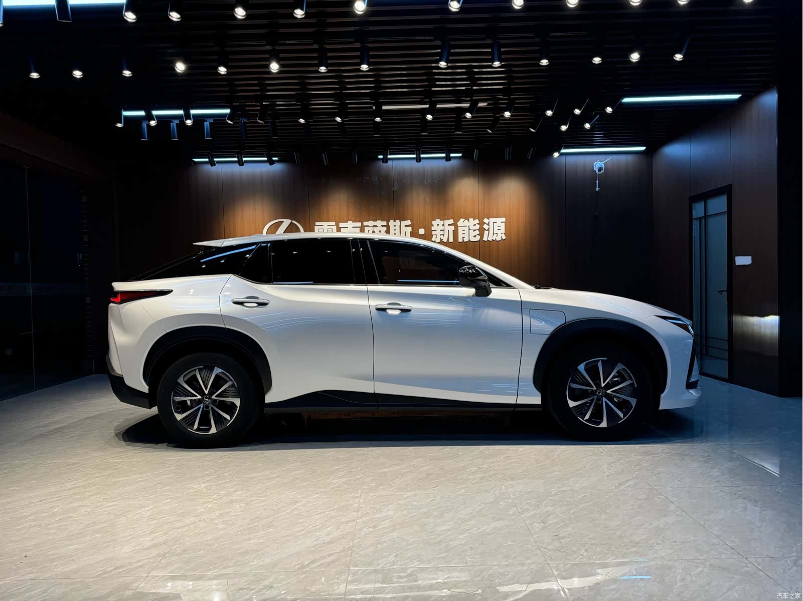 Lexus RZ, 2023 2