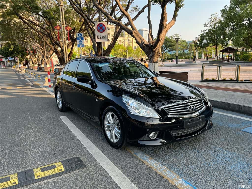 Infiniti G25, 2011 3