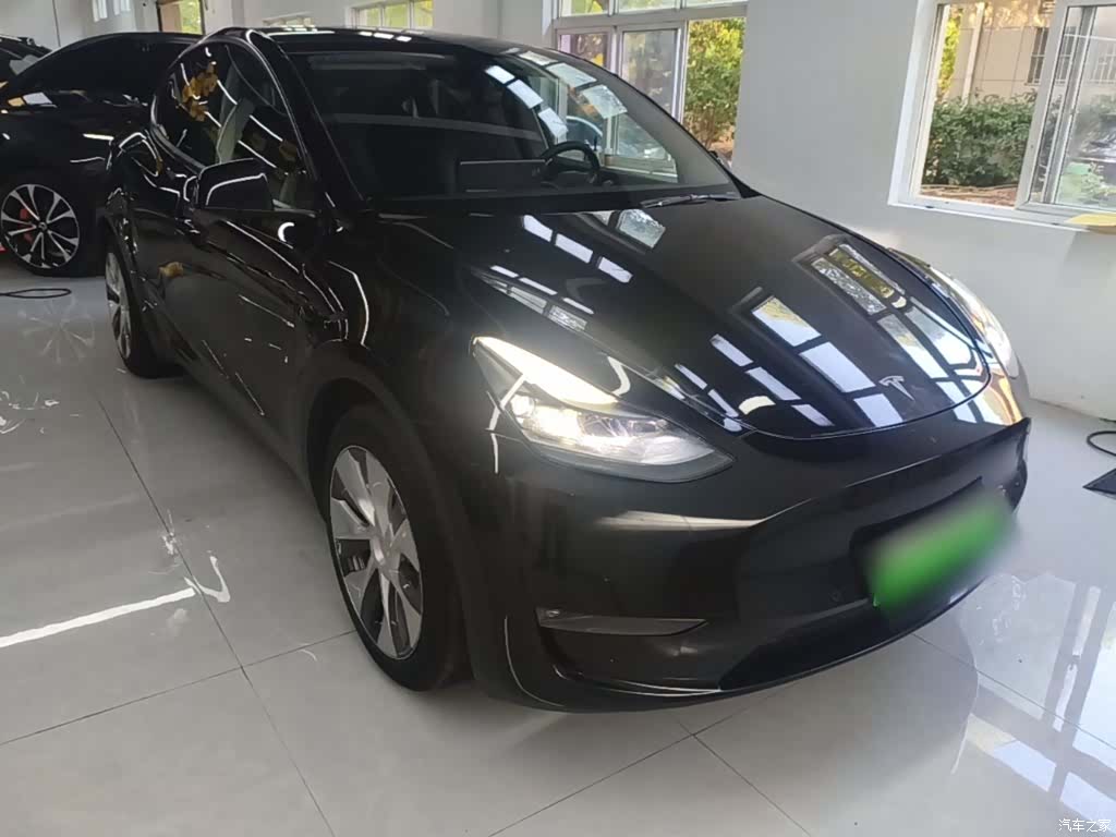 Tesla Model Y, 2022 3