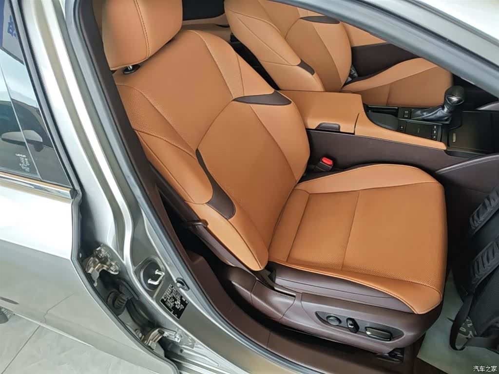 Lexus ES, 2020 25