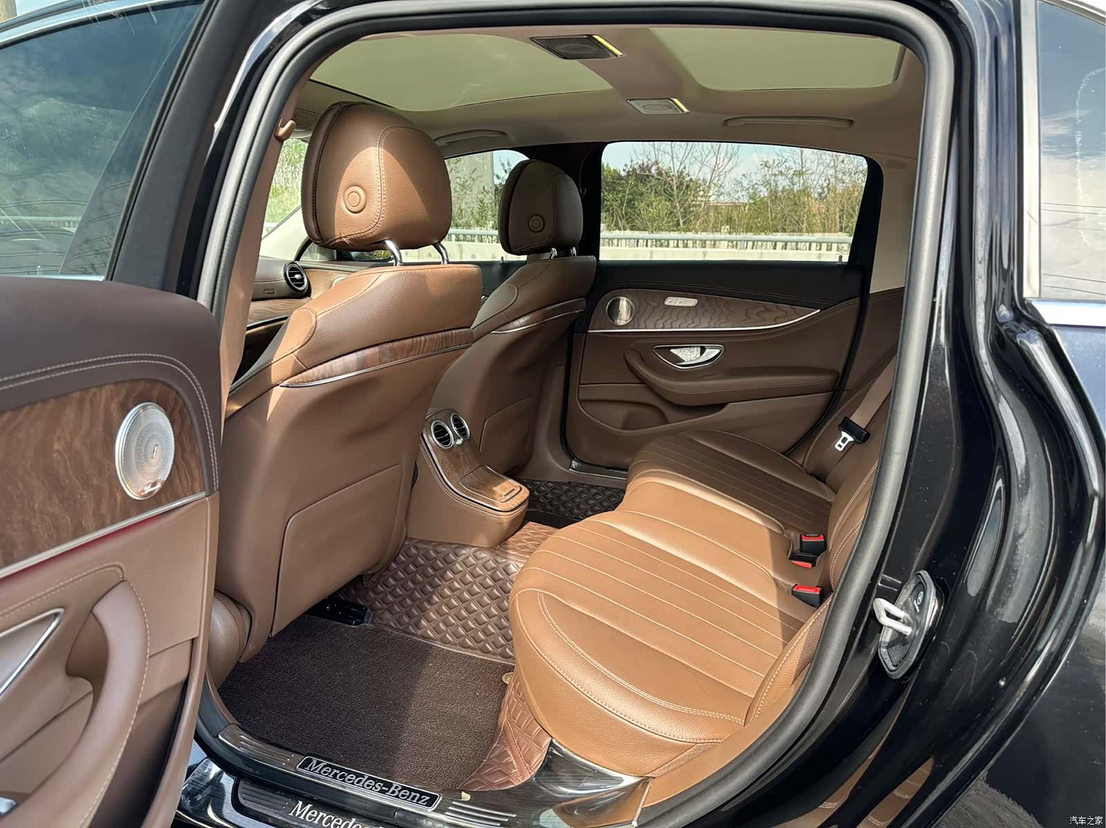 Mercedes-Benz E-Class, 2023 6