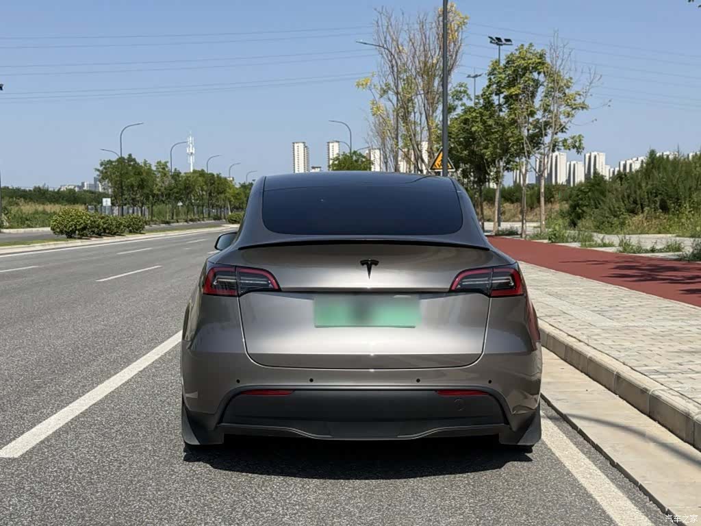 Tesla Model Y, 2023 4