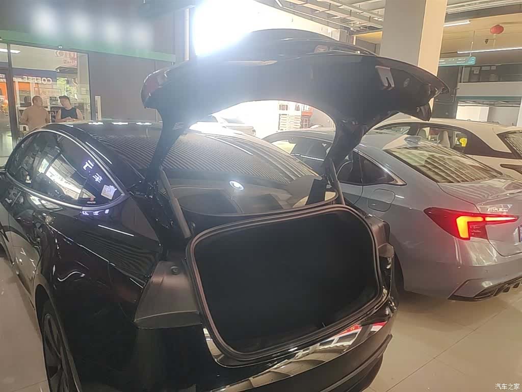Tesla Model 3, 2025 19