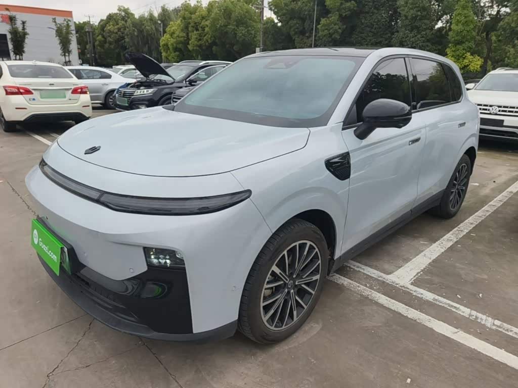 Leapmotor B10