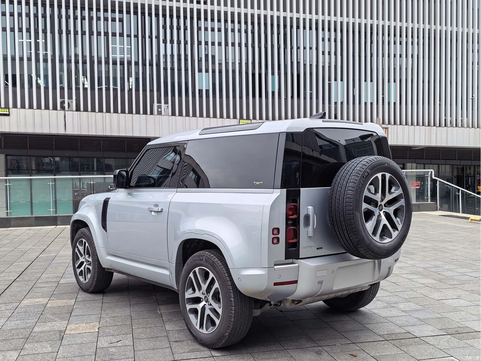 Land Rover Defender, 2022 8