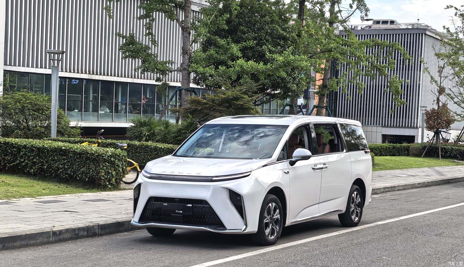 Maxus 9