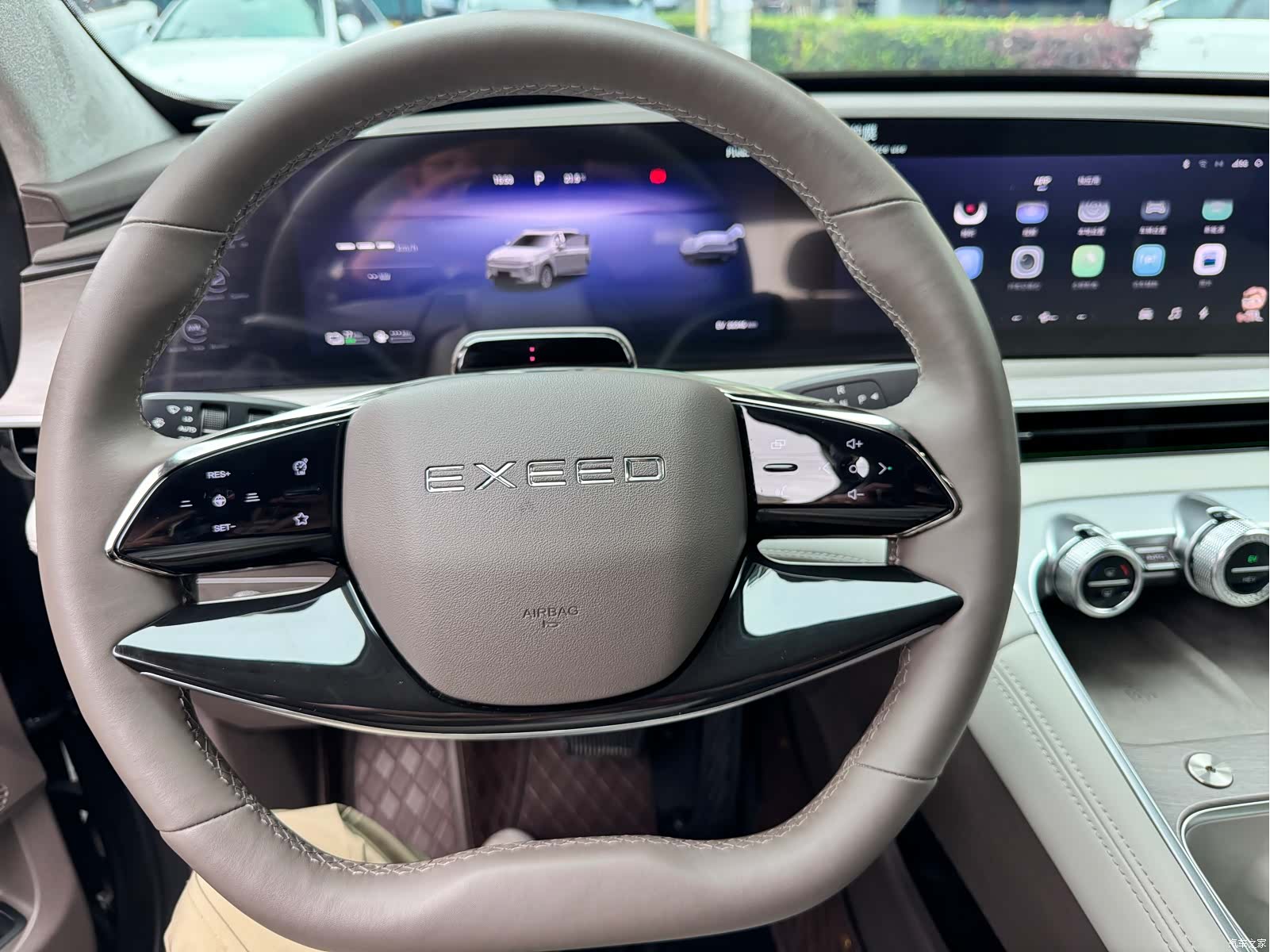Exeed Yaoguang, 2025 10