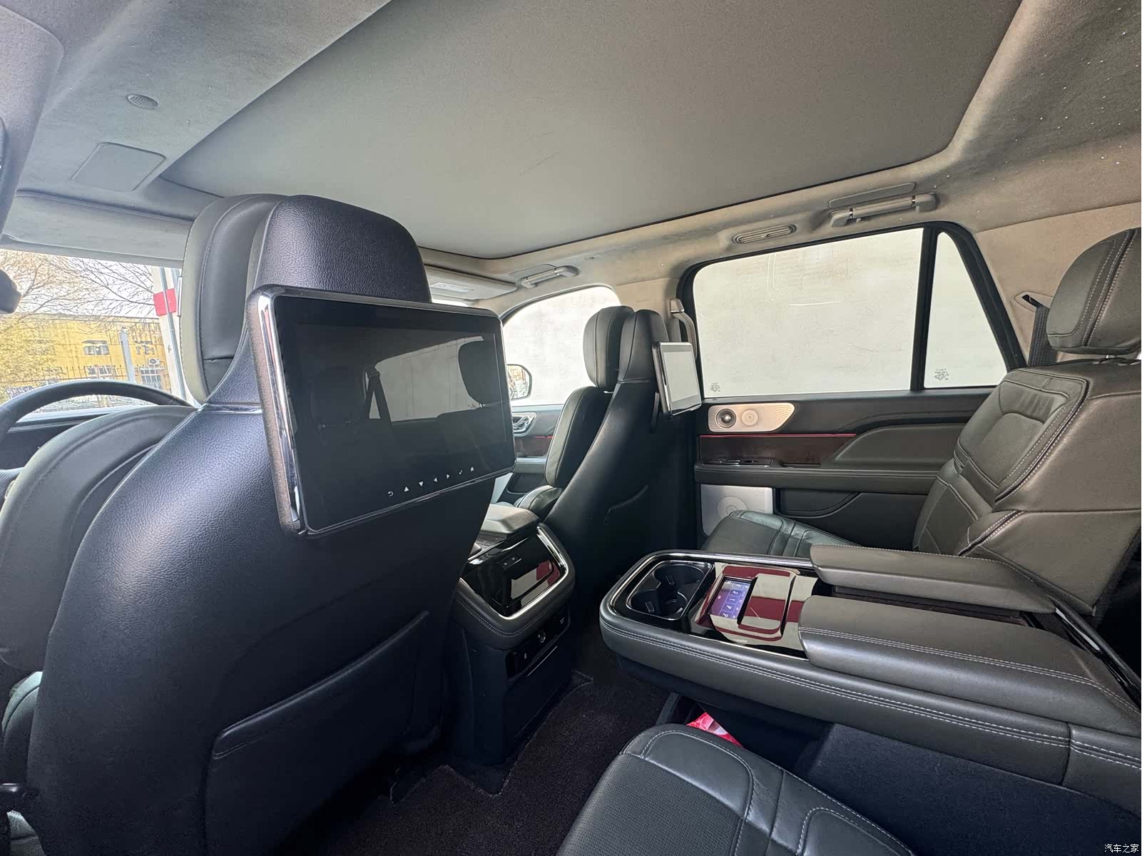 Lincoln Navigator, 2023 19