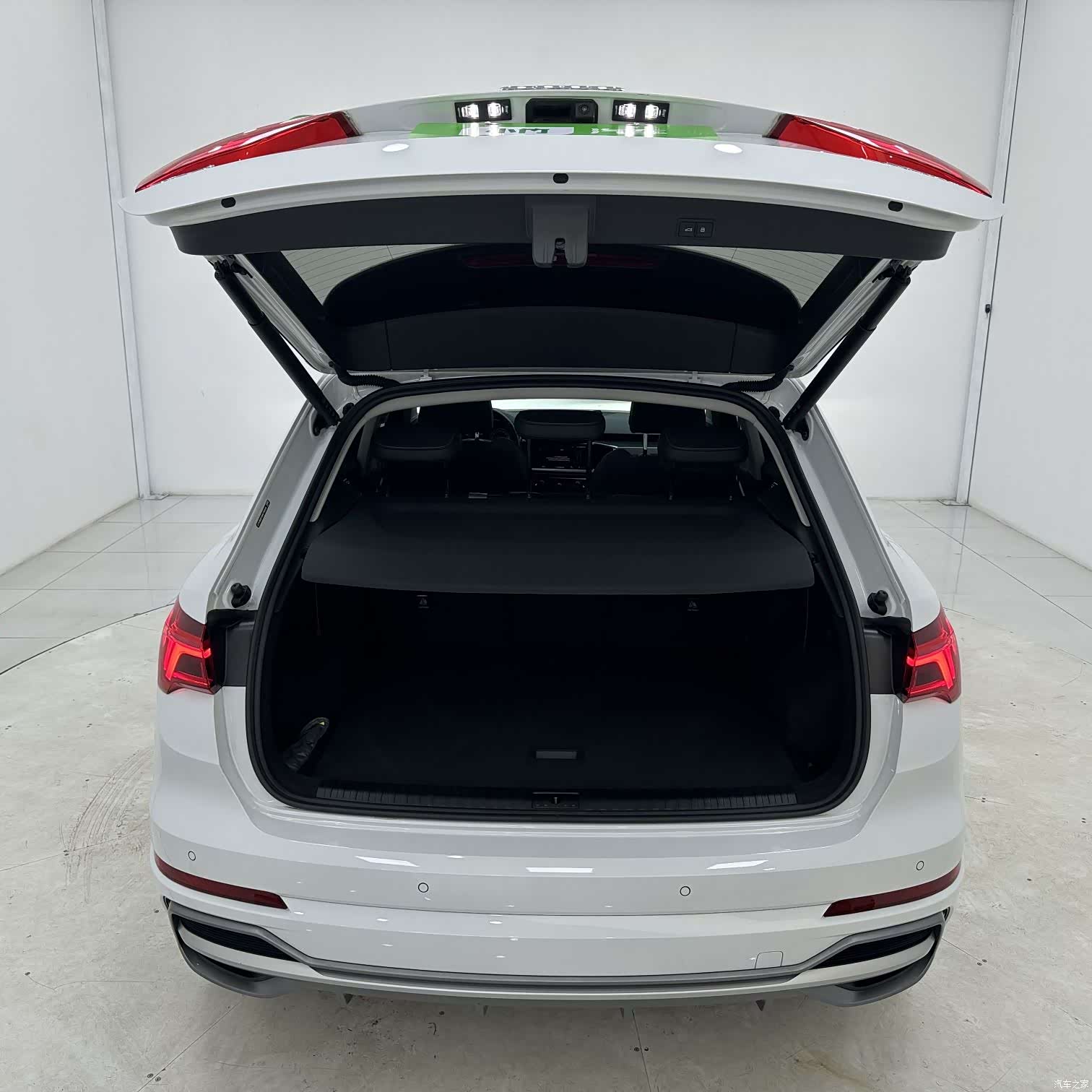 Audi Q3, 2023 16