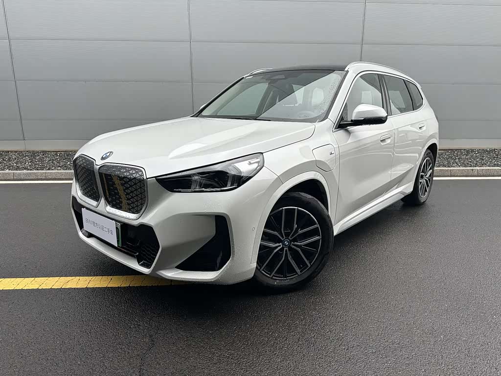 BMW iX1