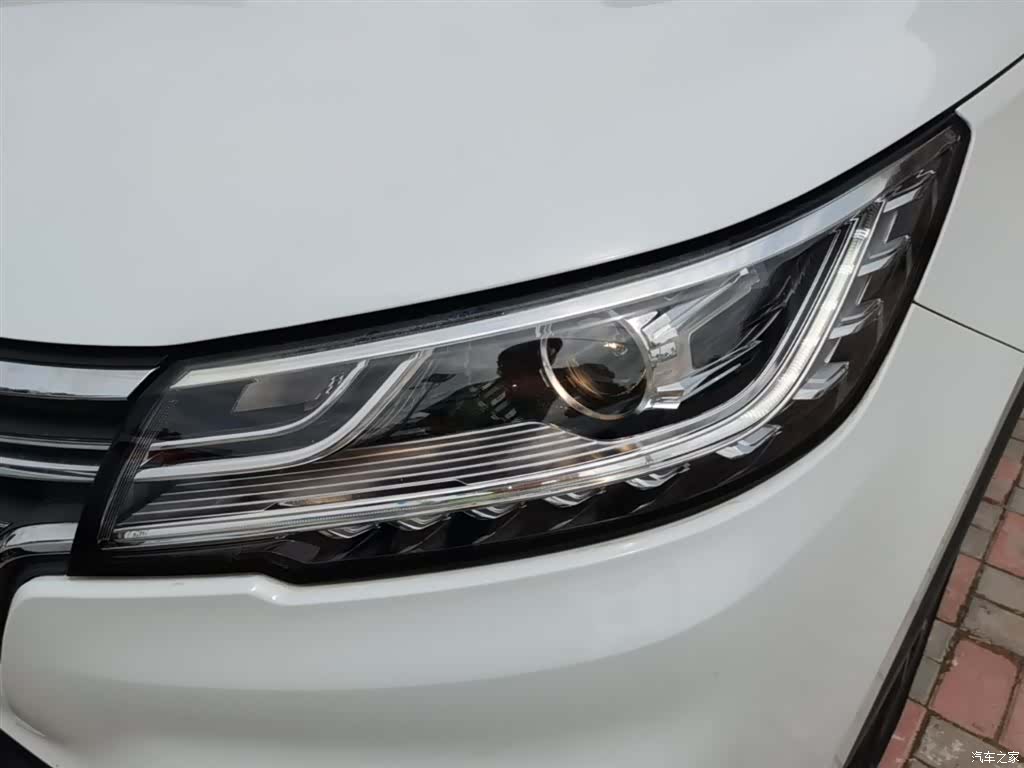 Roewe RX3, 2019 24