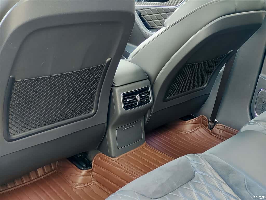 Hongqi HS5, 2020 9