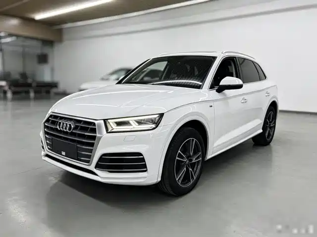 Audi Q5L 2019 — купить из Китая под заказ