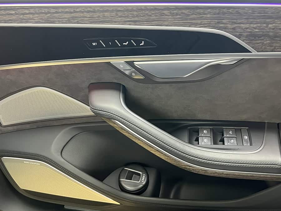 Audi A8 2021, фото 32