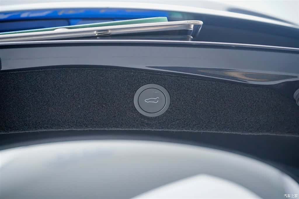 Tesla Model 3, 2024 21