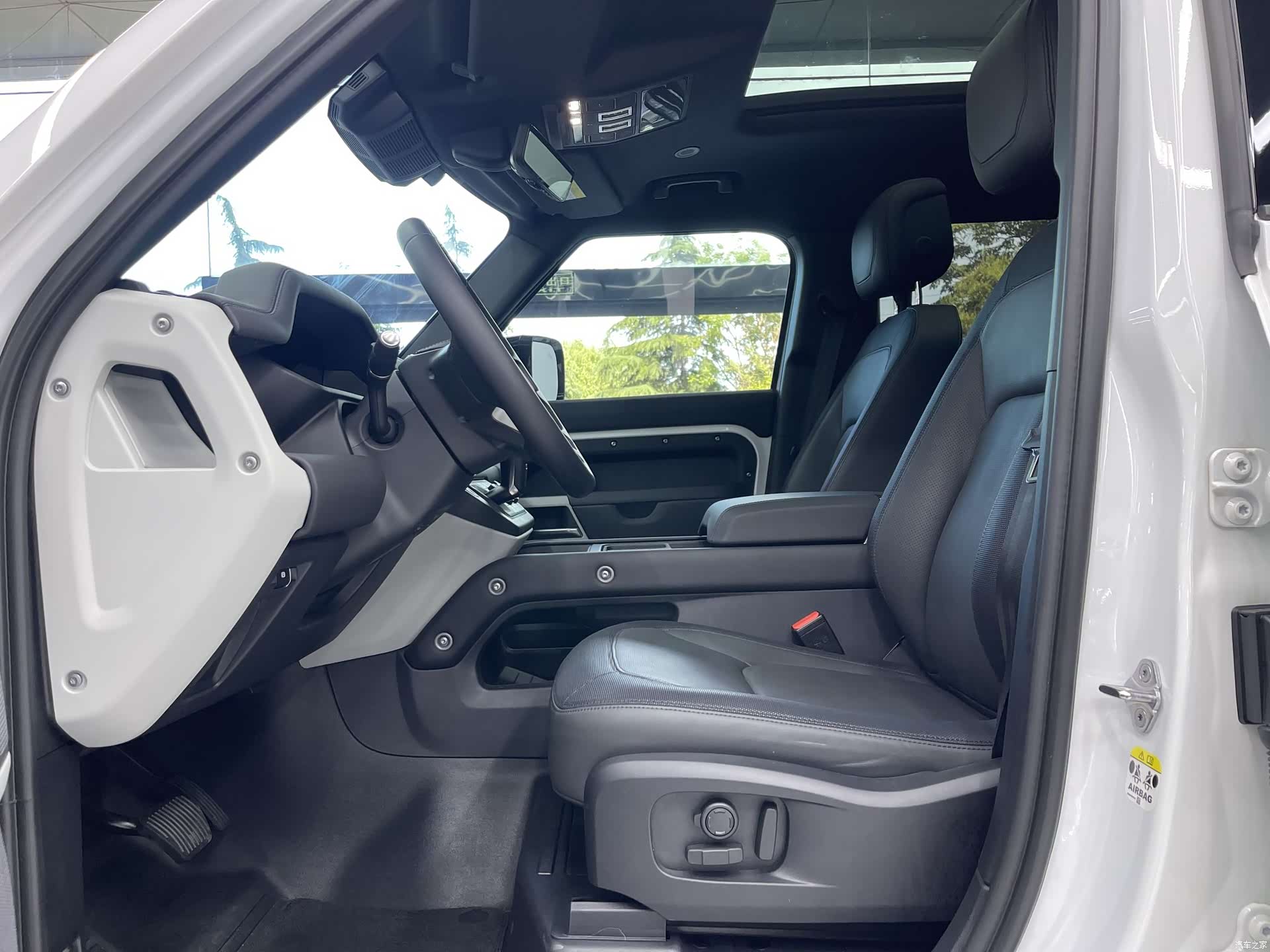 Land Rover Defender, 2024 18