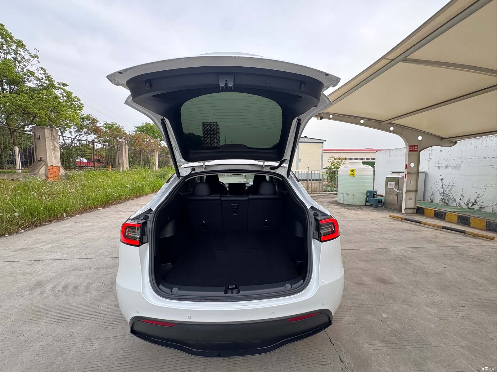 Tesla Model Y, 2022 13