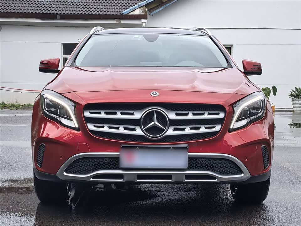 Mercedes-Benz GLA Mercedes-Benz GLA