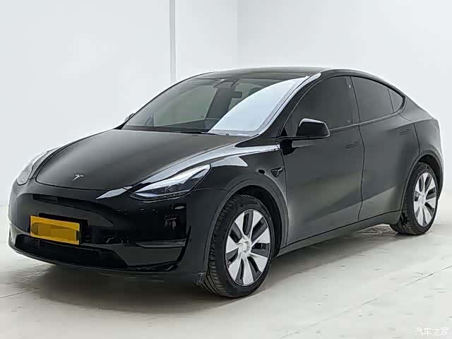 Tesla Model Y, 2023 1