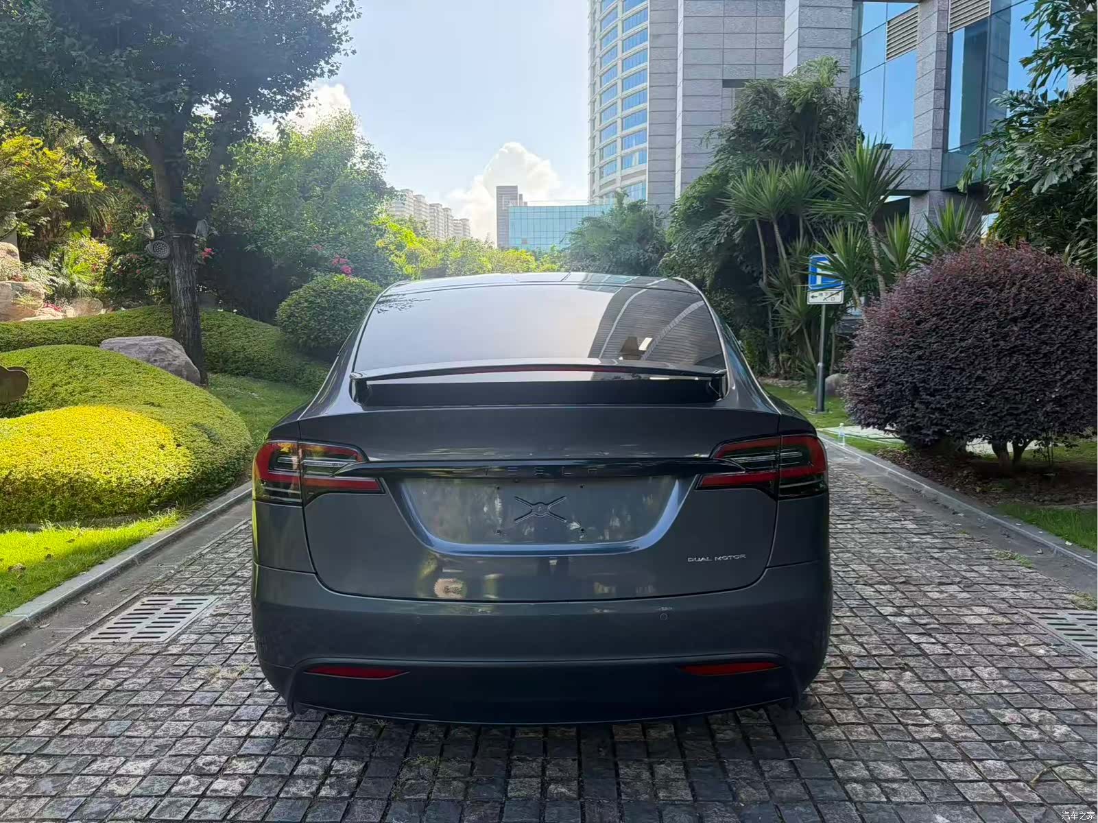 Tesla Model X, 2020 15