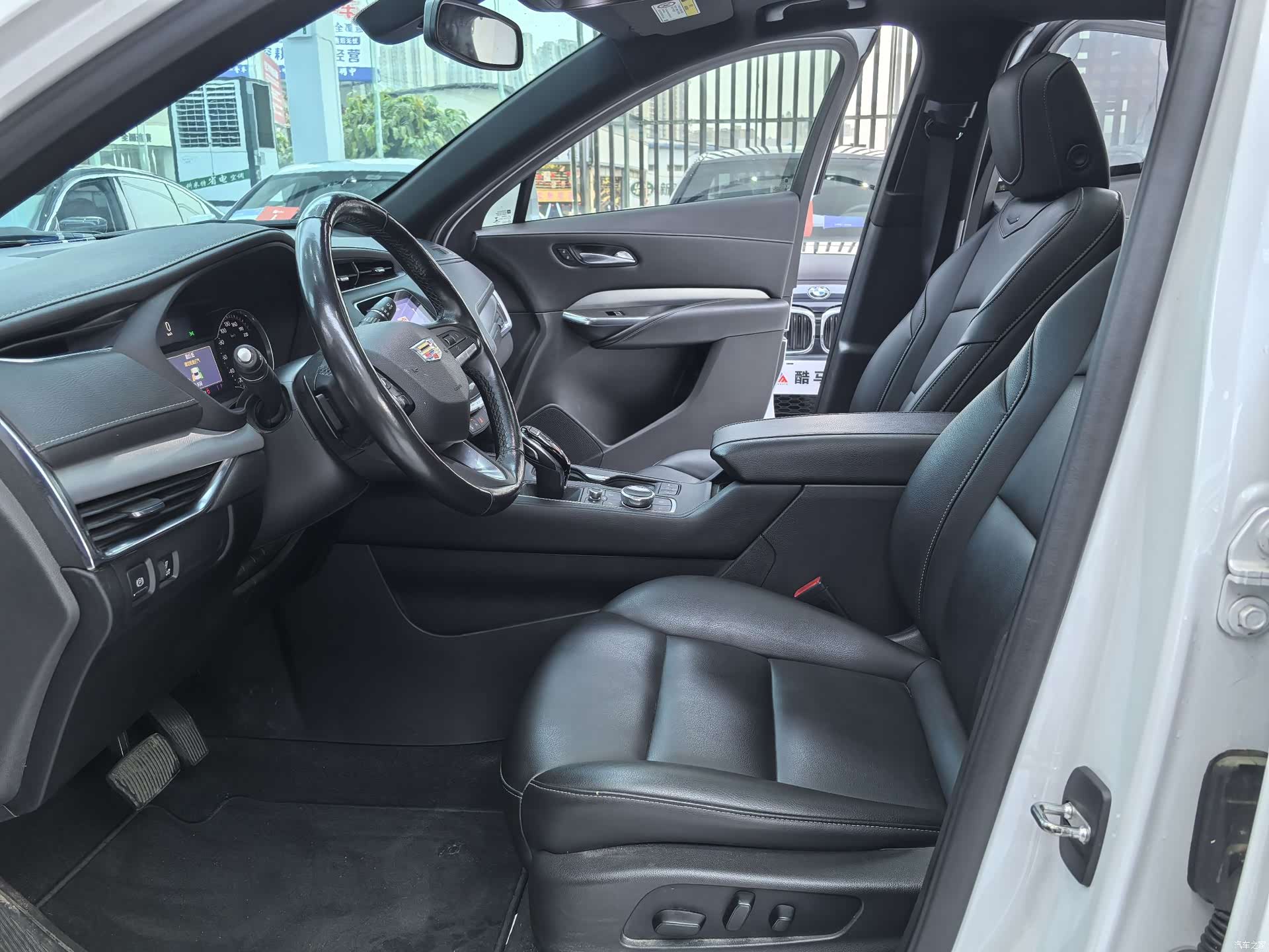 Cadillac XT4, 2021 все фото