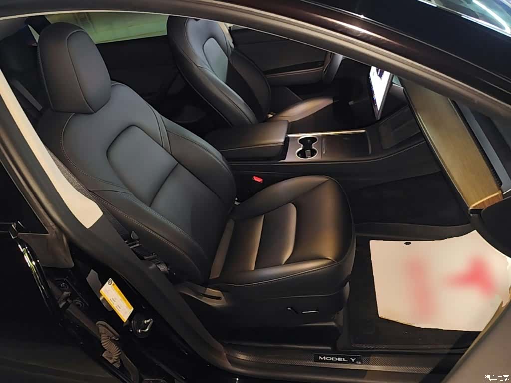 Tesla Model Y, 2023 25