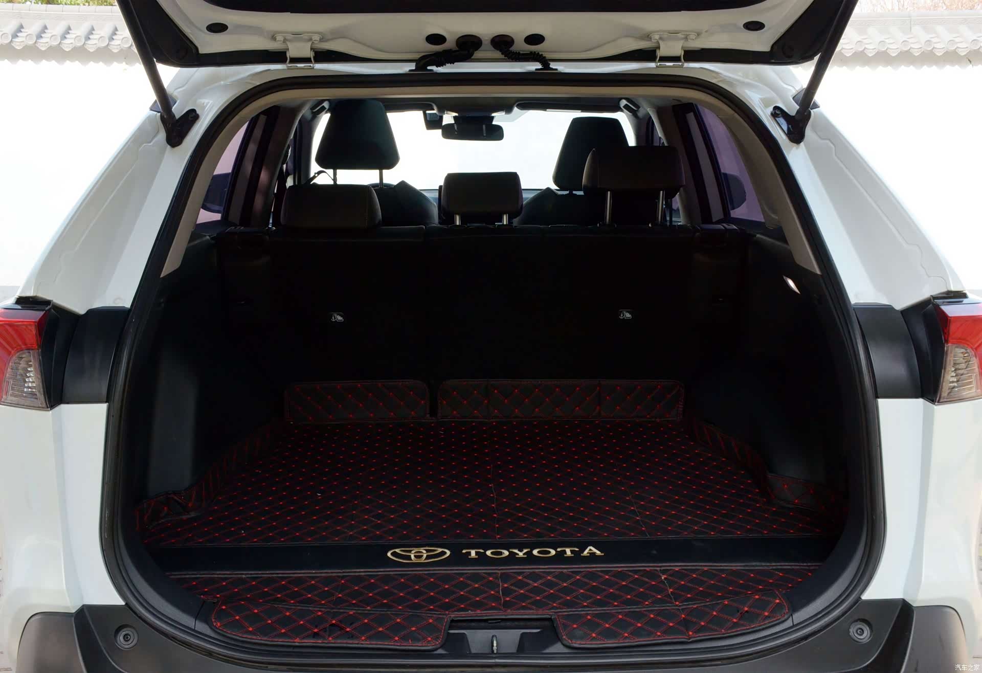 Toyota RAV4, 2024 11