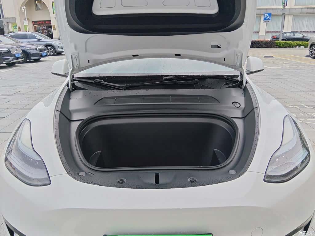 Tesla Model Y, 2024 11