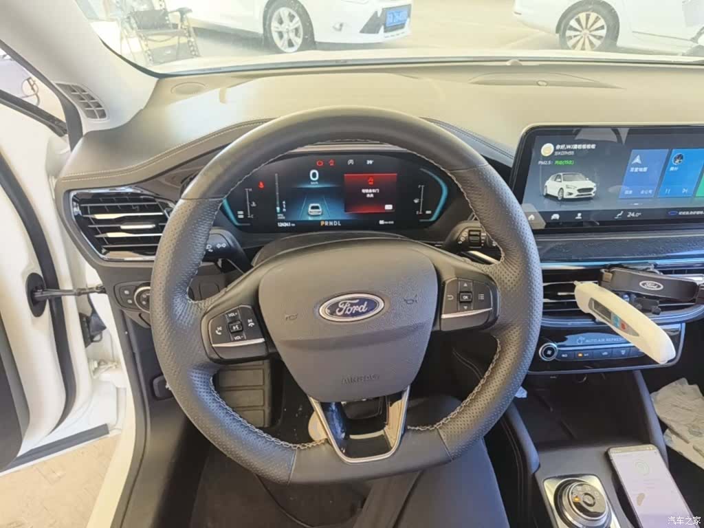 Ford Focus, 2022 11
