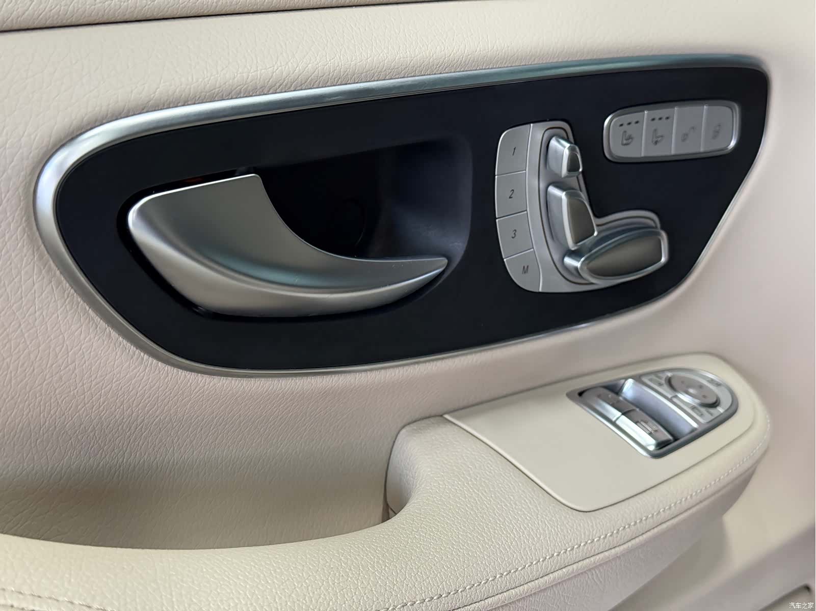 Mercedes-Benz V-Class, 2024 7