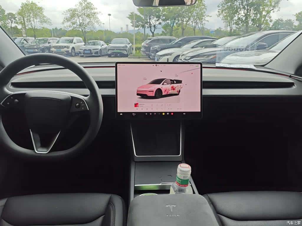 Tesla Model Y, 2025 8